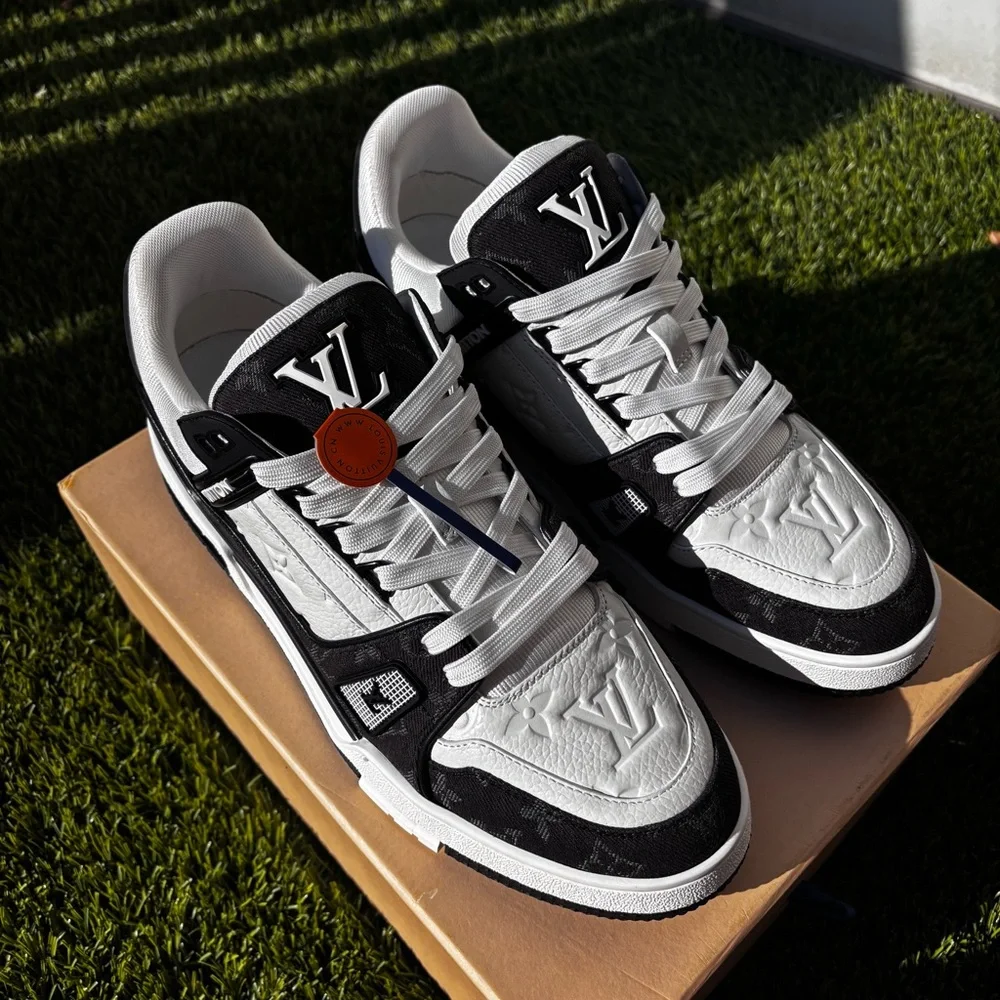Louis Vuitton モノグラムシューズ Louis Vuitton | Shoes | Louis Vuitton Monochrome Sneakers With